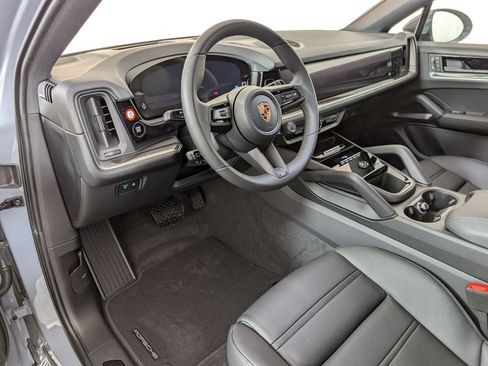 Used 2026 Porsche Cayenne Coupe image 4