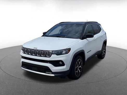 Used 2025 Jeep Compass Limited image 4