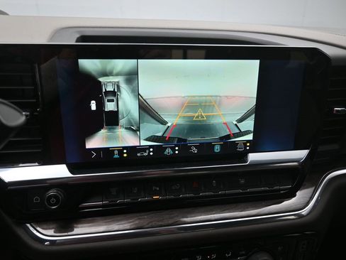 Used 2025 Chevrolet Silverado 3500 LTZ w/ LTZ Convenience Package image 3