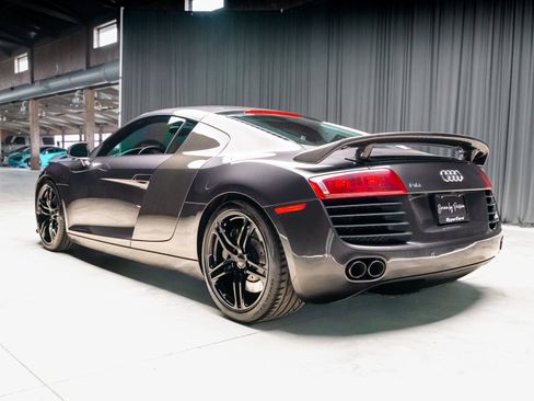 Used 2011 Audi R8 V8 image 38
