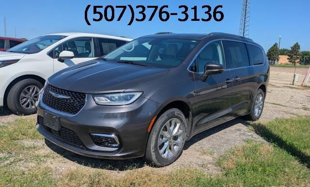 Used 2021 Chrysler Pacifica Touring-L AWD/4WD image 1