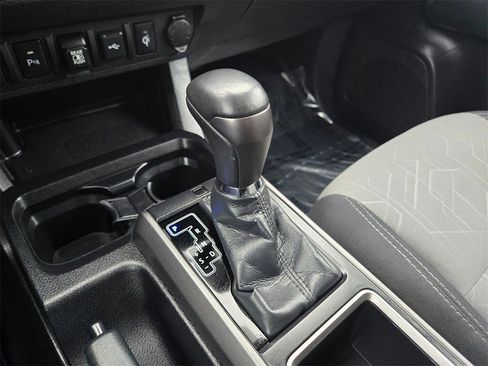 Used 2021 Toyota Tacoma TRD Off-Road w/ Technology Package image 20