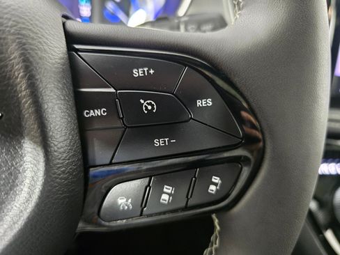 Used 2023 Chrysler Pacifica Limited w/ Uconnect Theater Family Group FWD image 30
