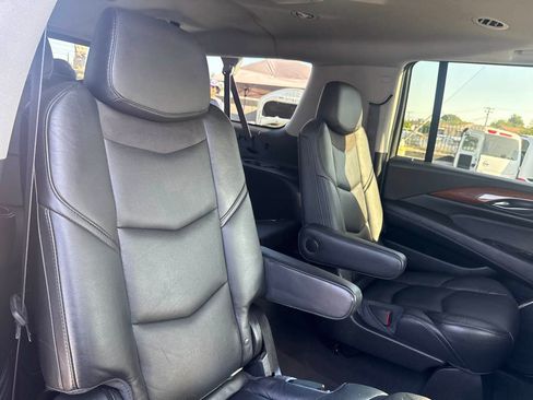 Used 2015 Cadillac Escalade ESV Luxury RWD image 29
