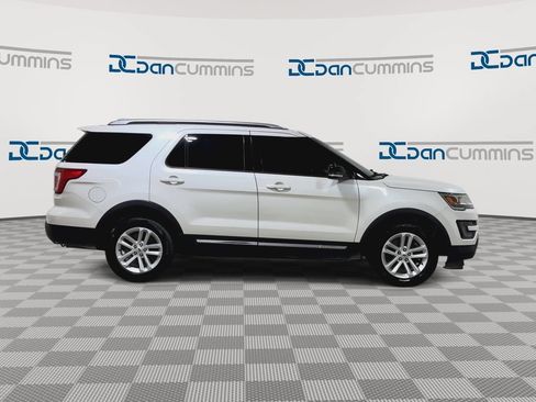 Used 2016 Ford Explorer XLT w/ Equipment Group 202A AWD/4WD image 2