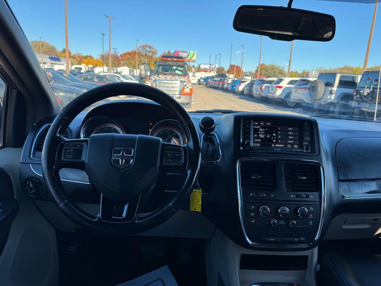 Used 2017 Dodge Grand Caravan SXT FWD image 18