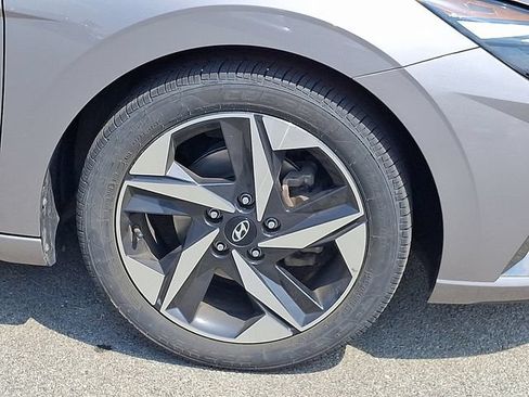 Used 2021 Hyundai Elantra SEL w/ Convenience + Premium Package FWD image 8