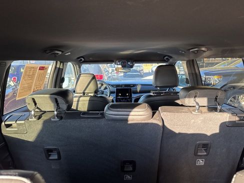 Used 2024 Jeep Grand Cherokee L Limited w/ Luxury Tech Group II image 7