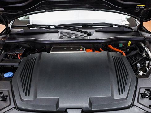 Used 2021 Audi e-tron Premium Plus w/ Premium Plus Package image 28