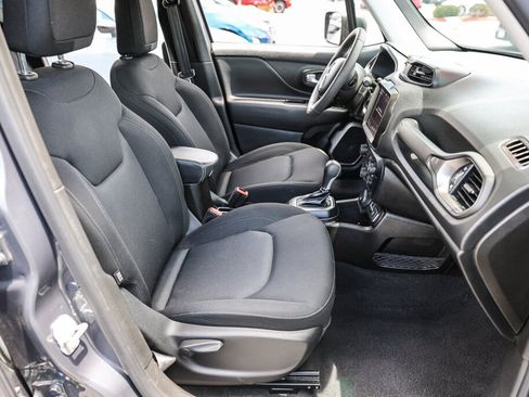 Used 2023 Jeep Renegade Latitude AWD/4WD image 6