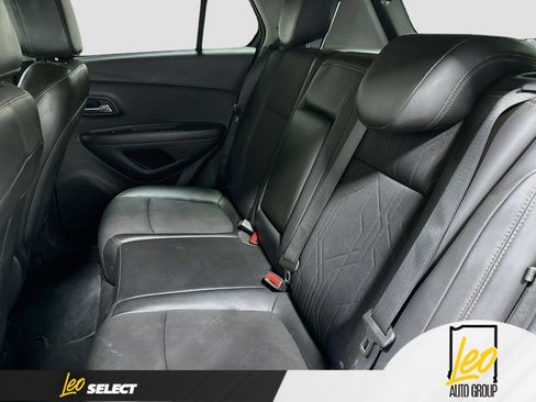 Used 2021 Chevrolet Trax LT AWD/4WD image 25