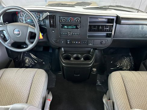 Certified 2025 GMC Savana 3500 LT w/ LT Preferred Equipment Group RWD image 15