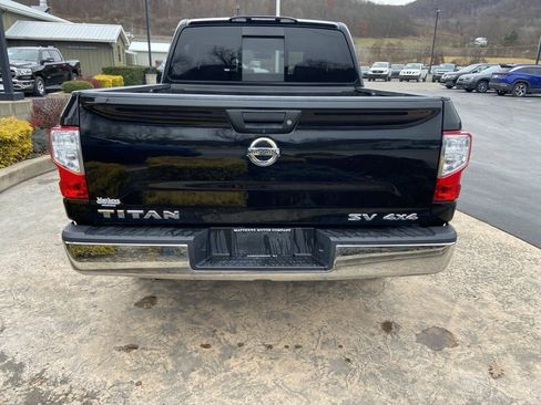 Used 2018 Nissan Titan SV image 6
