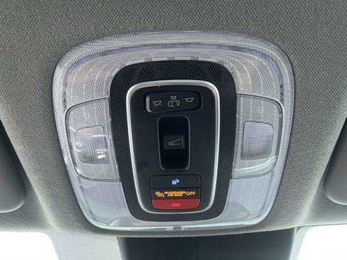 Used 2025 Hyundai Elantra SEL FWD image 25