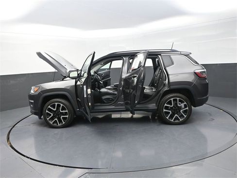 Used 2018 Jeep Compass Limited w/ Safety & Security Group image 38