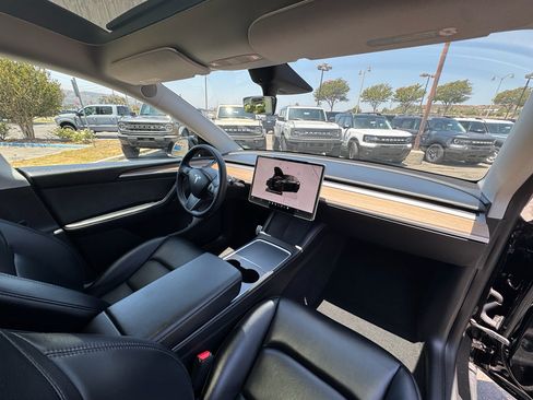 Used 2022 Tesla Model Y Performance AWD/4WD image 25