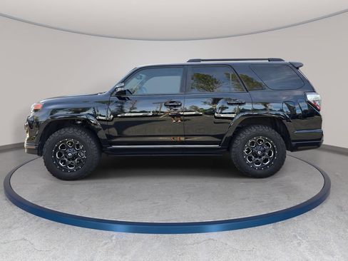 Used 2021 Toyota 4Runner Nightshade AWD/4WD image 9