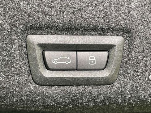 New 2026 BMW i5 eDrive40 w/ M Sport Package AWD/4WD image 18