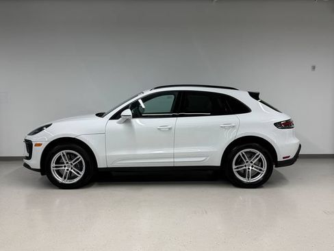 Certified 2026 Porsche Macan AWD/4WD image 2