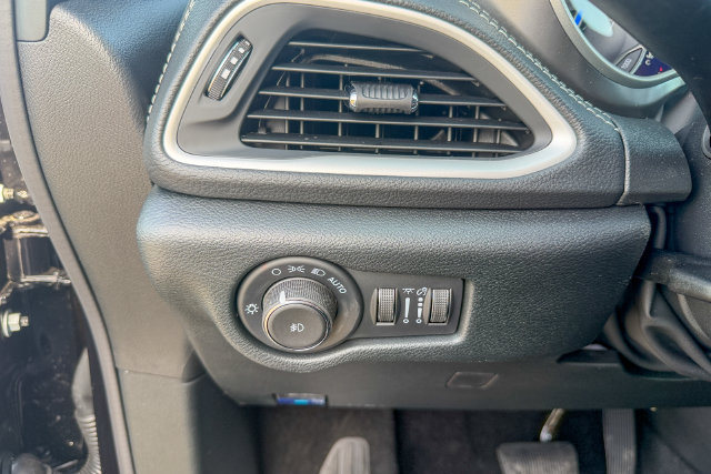 New 2026 Chrysler Pacifica Select AWD/4WD image 18