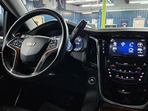 Used 2020 Cadillac Escalade Luxury image 47