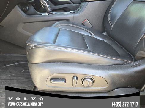 Used 2021 Chevrolet Traverse Premier w/ Redline Edition FWD image 18