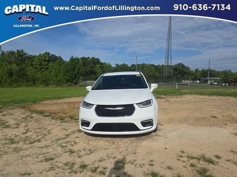 Used 2021 Chrysler Pacifica Touring-L FWD image 1