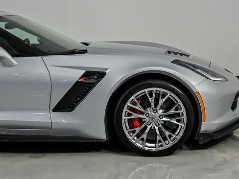 Used 2016 Chevrolet Corvette Z06 w/ 3LZ Preferred Equipment Group RWD image 15