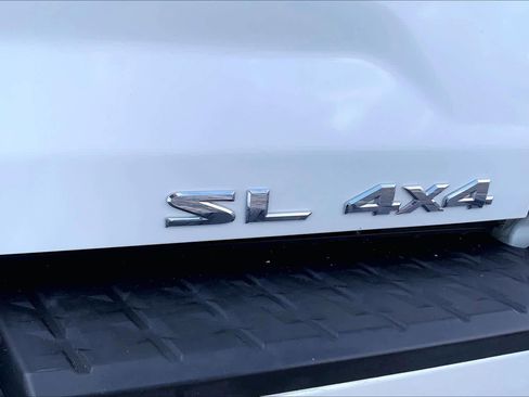 Used 2017 Nissan Titan SL image 10