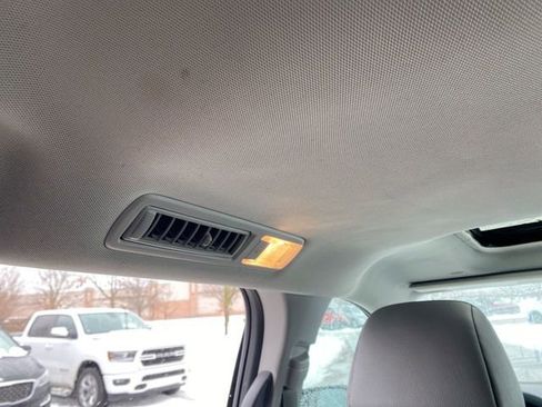 Used 2022 Toyota Sienna XLE w/ XLE Plus Package image 21