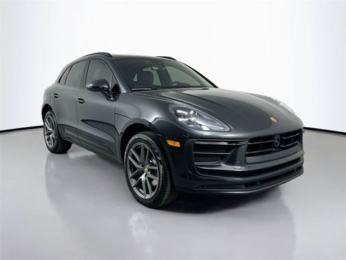 Certified 2026 Porsche Macan AWD/4WD image 9
