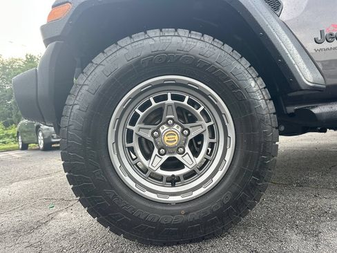 Used 2025 Jeep Wrangler Unlimited Sport AWD/4WD image 12