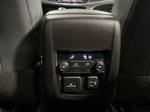Used 2019 Buick Enclave Essence image 23