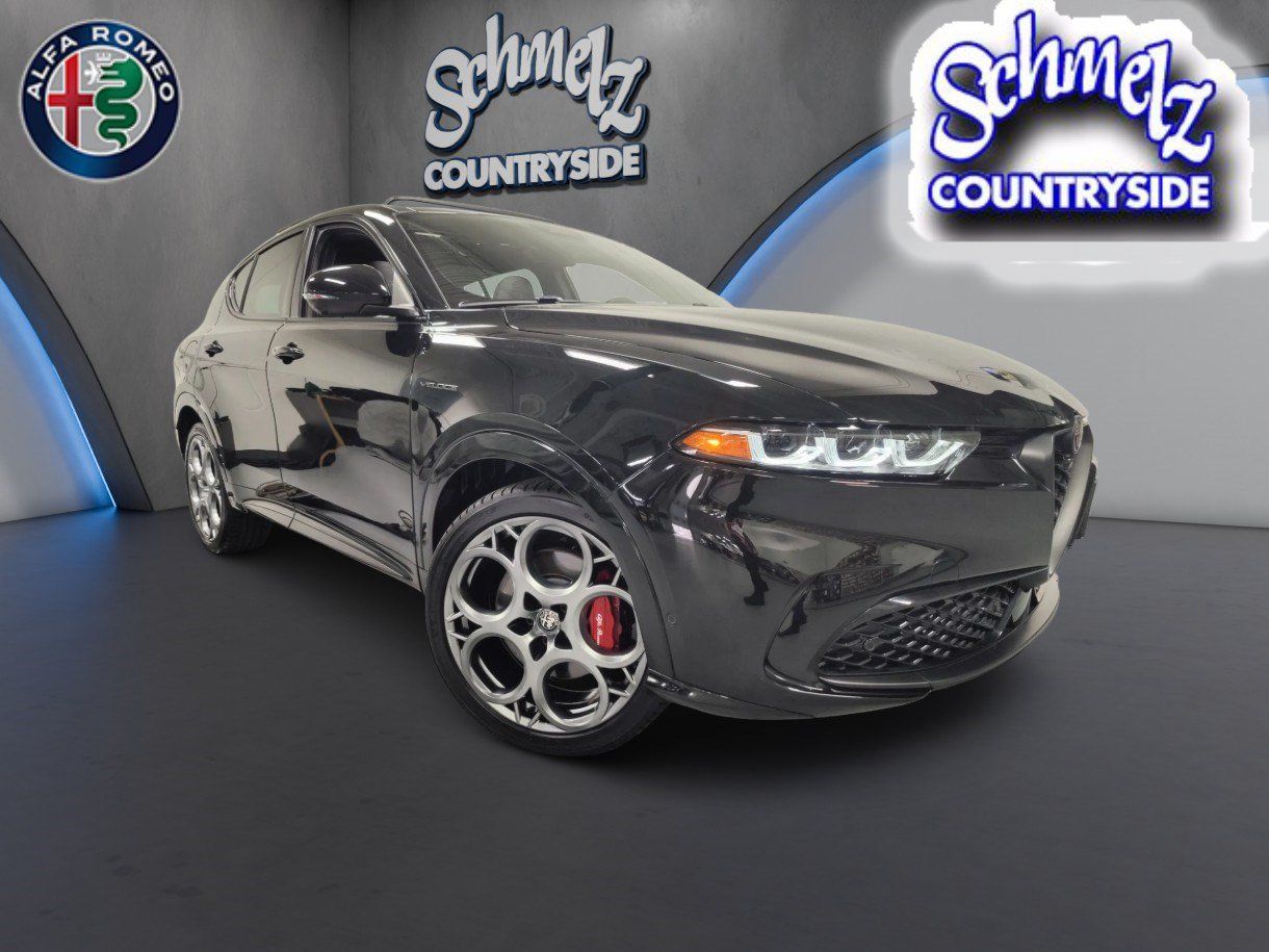 Used 2025 Alfa Romeo Tonale w/ Premium Package AWD/4WD image 1