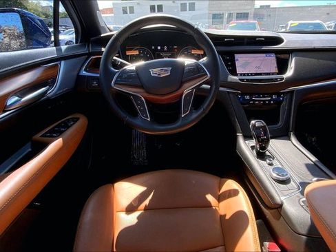 Used 2023 Cadillac XT5 Premium Luxury w/ Technology Package AWD/4WD image 4