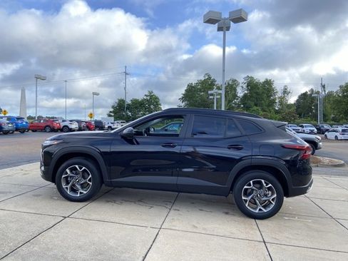 Used 2025 Chevrolet Trax LT w/ LT Convenience Package FWD image 7