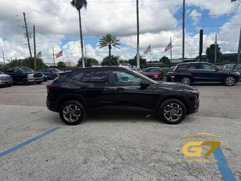 Used 2025 Chevrolet Trax LT FWD image 6