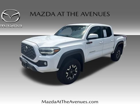 Used 2022 Toyota Tacoma TRD Off-Road w/ Technology Package AWD/4WD image 9