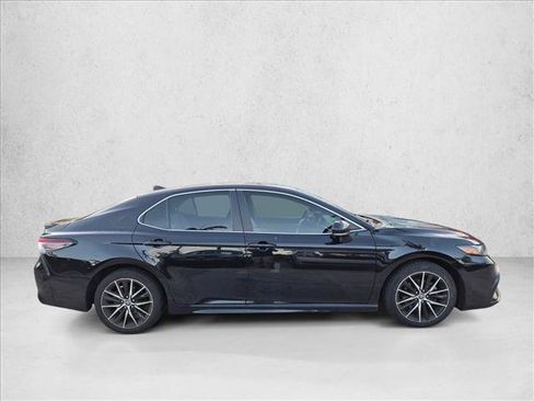 Used 2024 Toyota Camry SE FWD image 4