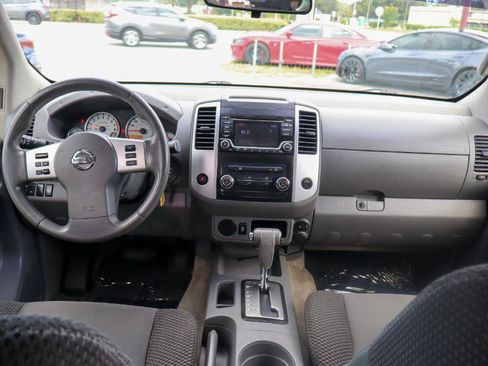 Used 2018 Nissan Frontier SV RWD image 10