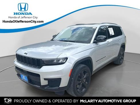 Used 2024 Jeep Grand Cherokee L Laredo AWD/4WD image 1