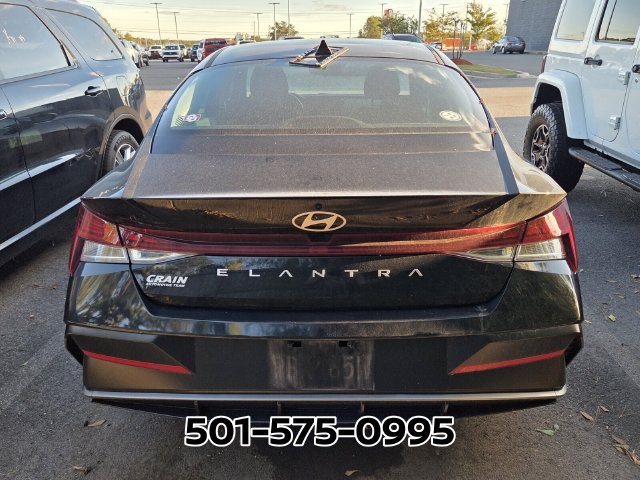 Used 2025 Hyundai Elantra SEL FWD image 3