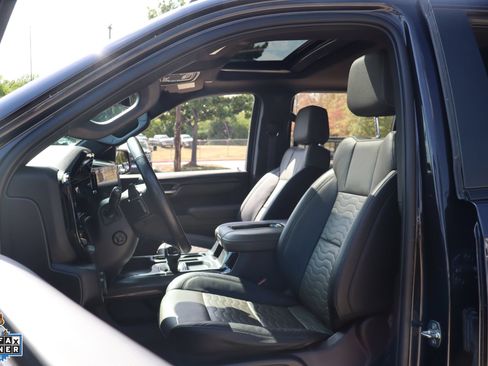 Used 2022 Chevrolet Silverado 1500 ZR2 w/ Technology Package AWD/4WD image 11