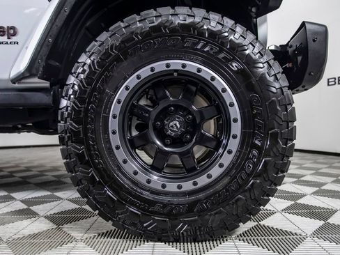 Used 2023 Jeep Wrangler Unlimited Rubicon AWD/4WD image 38