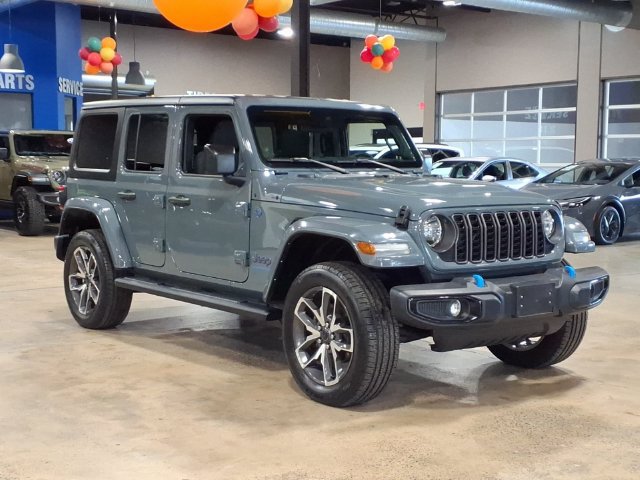 Used 2024 Jeep Wrangler Unlimited w/ Convenience Group AWD/4WD image 4