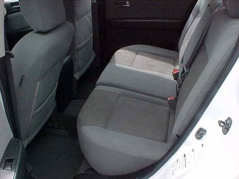 Used 2010 Nissan Sentra 2.0 SR FWD image 11