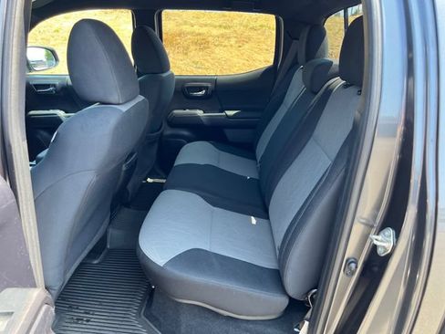 Used 2020 Toyota Tacoma TRD Off-Road w/ Blackout Package AWD/4WD image 14