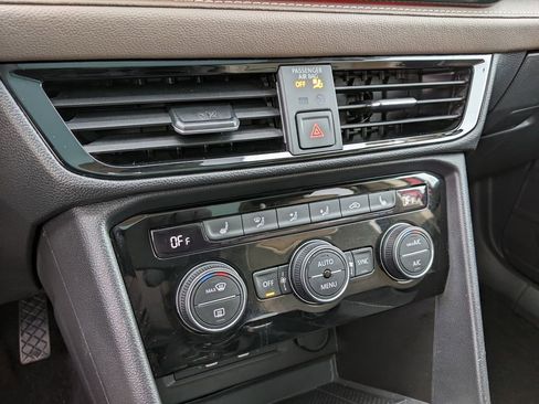 Used 2023 Volkswagen Taos SEL image 18