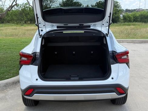 Used 2026 Chevrolet Trax LT FWD image 24