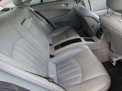 Used 2008 Mercedes-Benz CLS 550 image 6